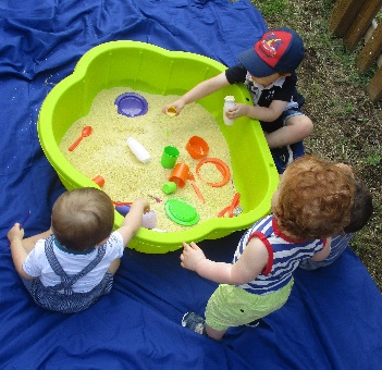 enfants jouets bac à sable